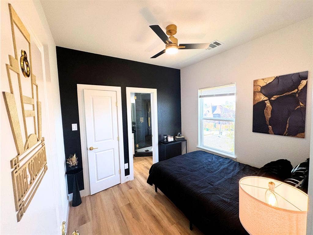 8 BR in Houston
