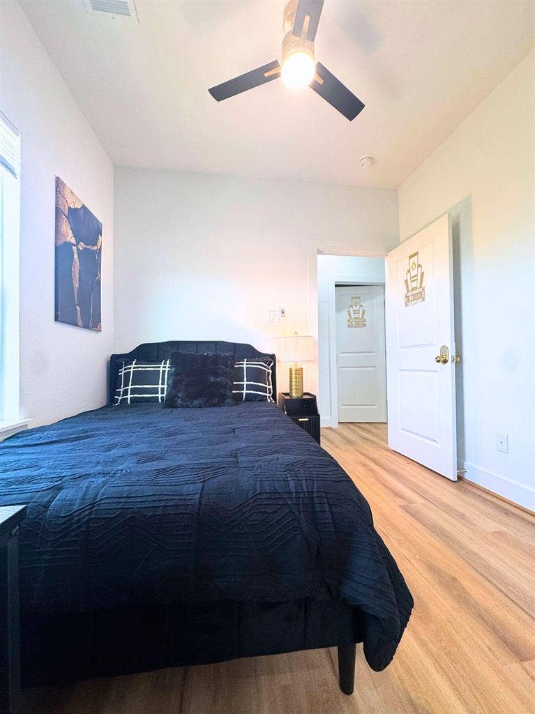 8 BR in Houston
