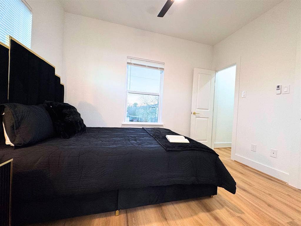 8 BR in Houston