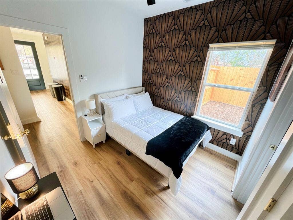8 BR in Houston