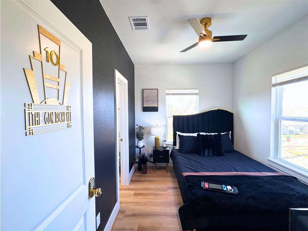 8 BR in Houston