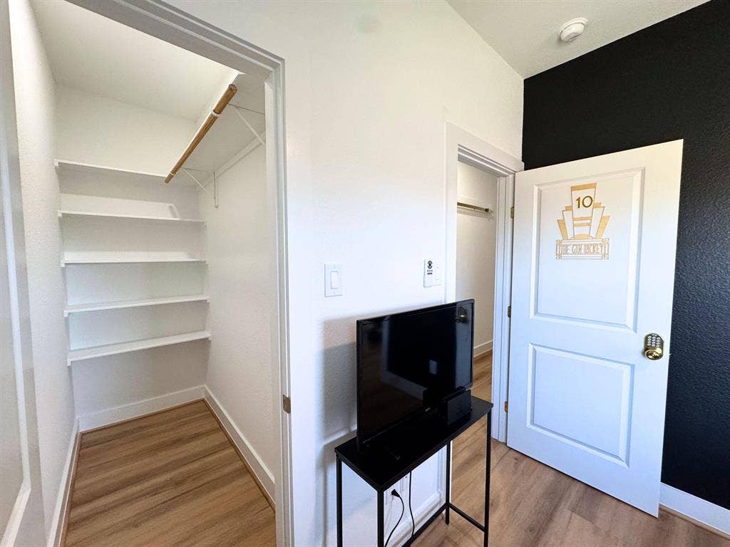8 BR in Houston