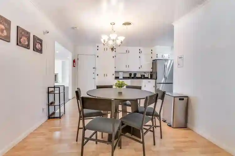 5 BR in Arlington
