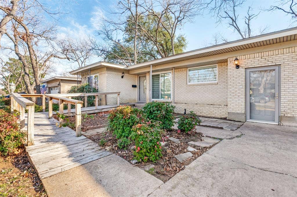 5 BR in Arlington