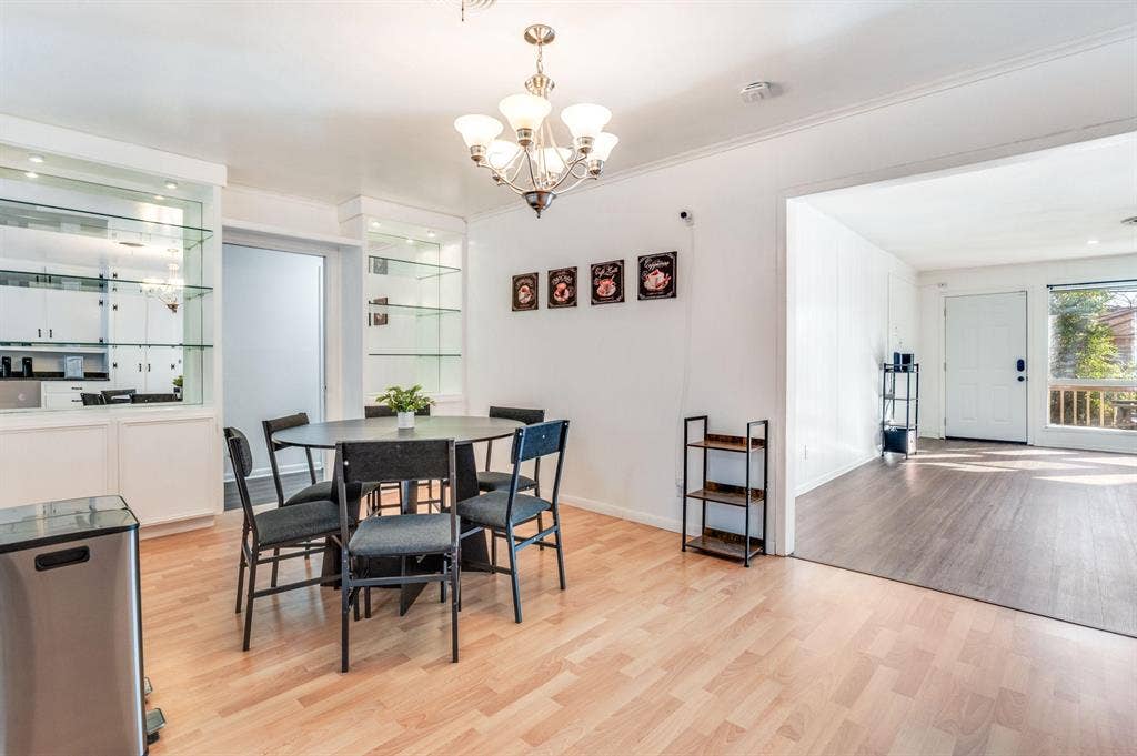 5 BR in Arlington