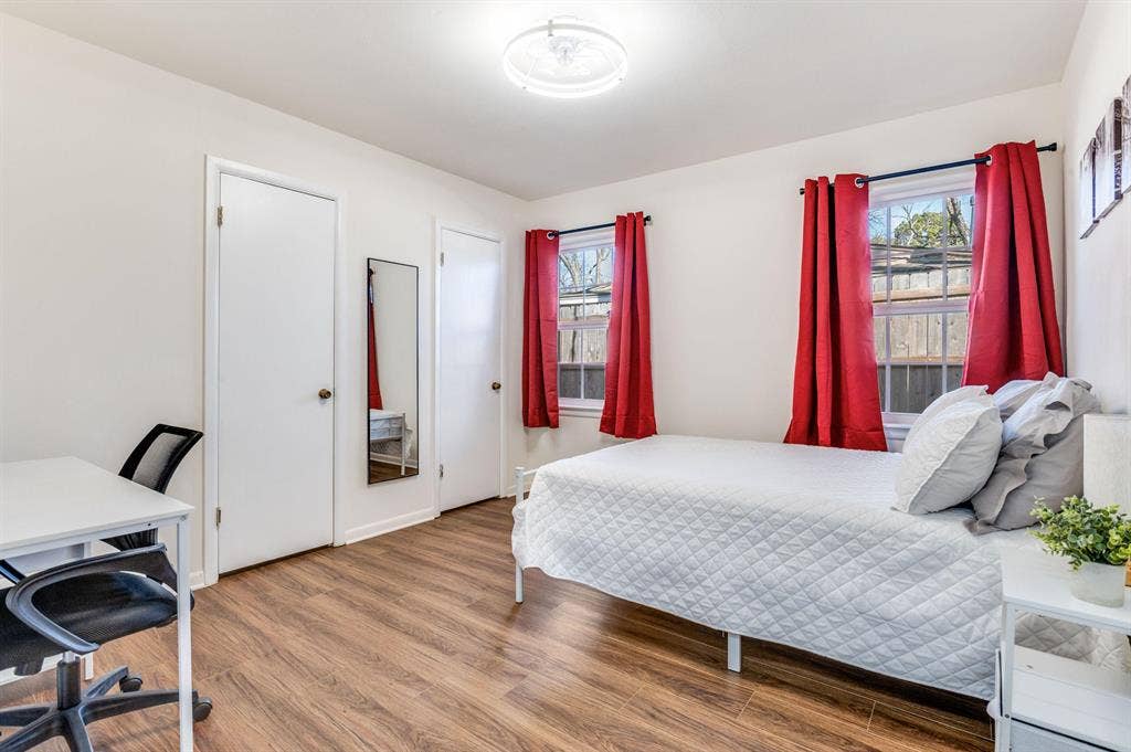 5 BR in Arlington