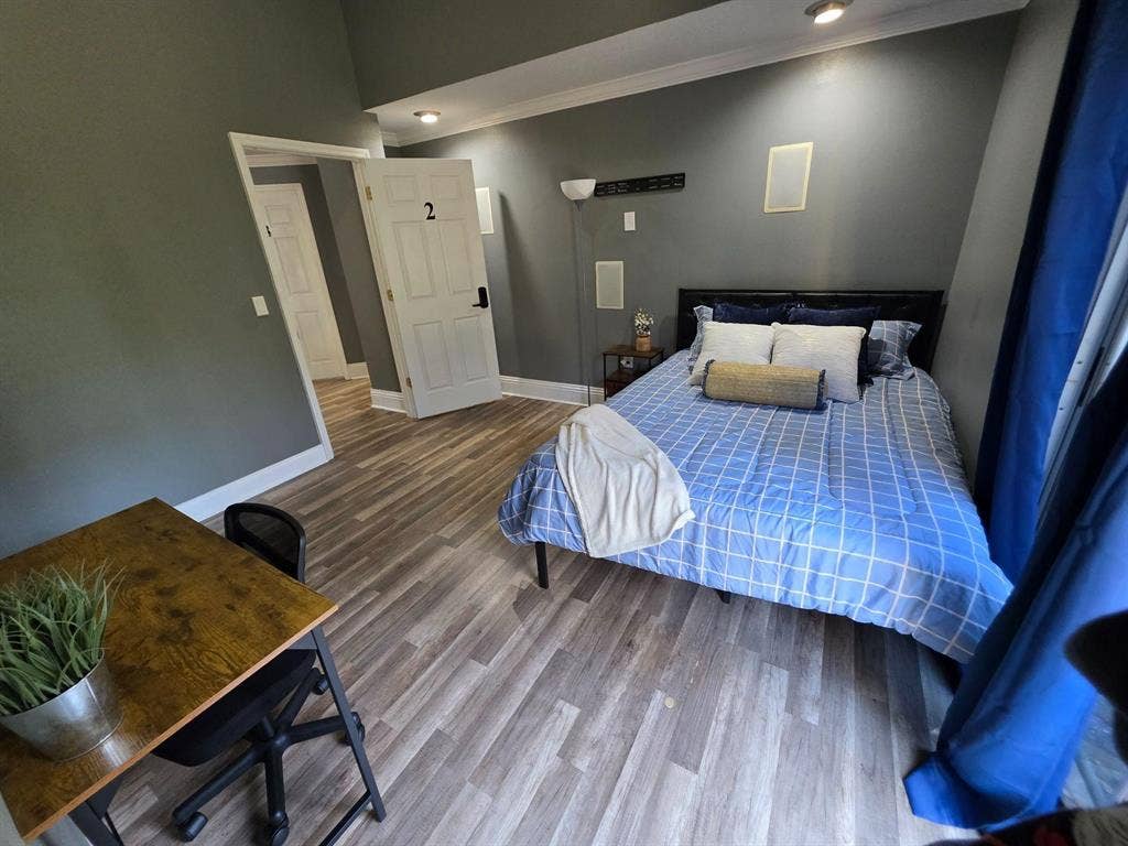 5 BR in Lithia