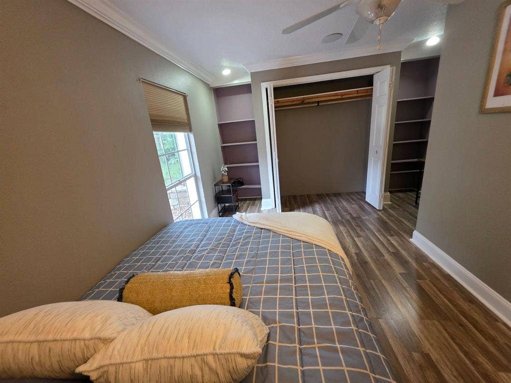 5 BR in Lithia