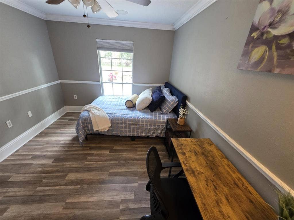 5 BR in Lithia