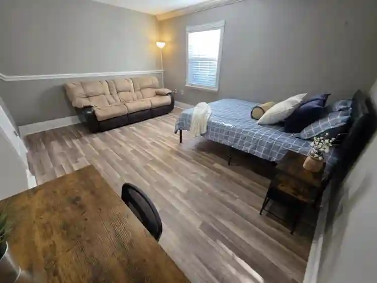 5 BR in Lithia