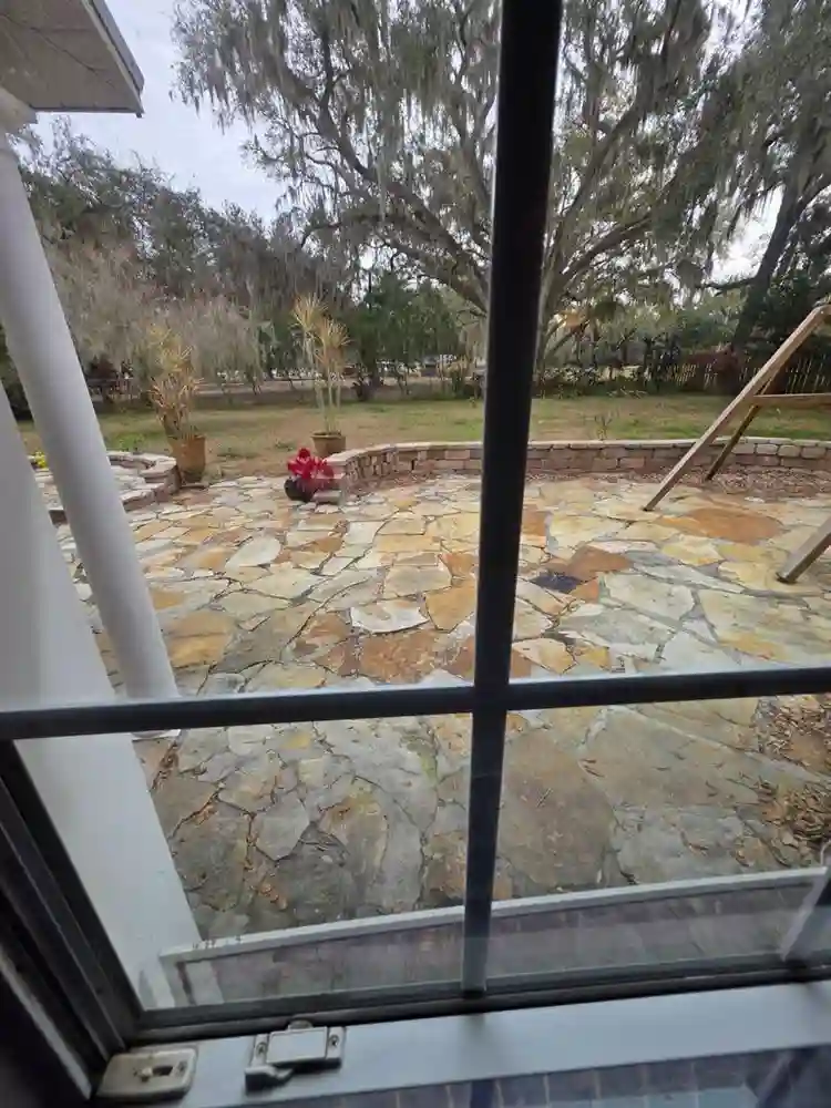 5 BR in Lithia