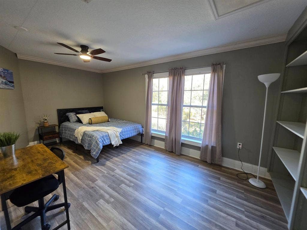5 BR in Lithia