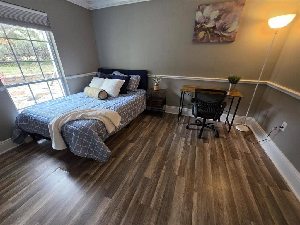5 BR in Lithia