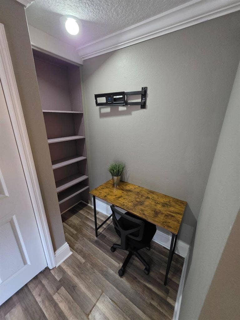 5 BR in Lithia