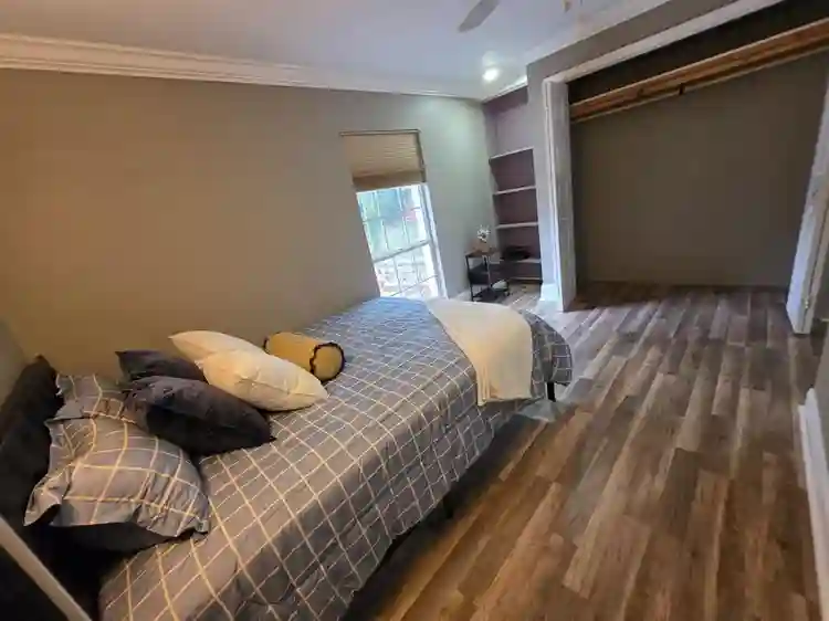 5 BR in Lithia