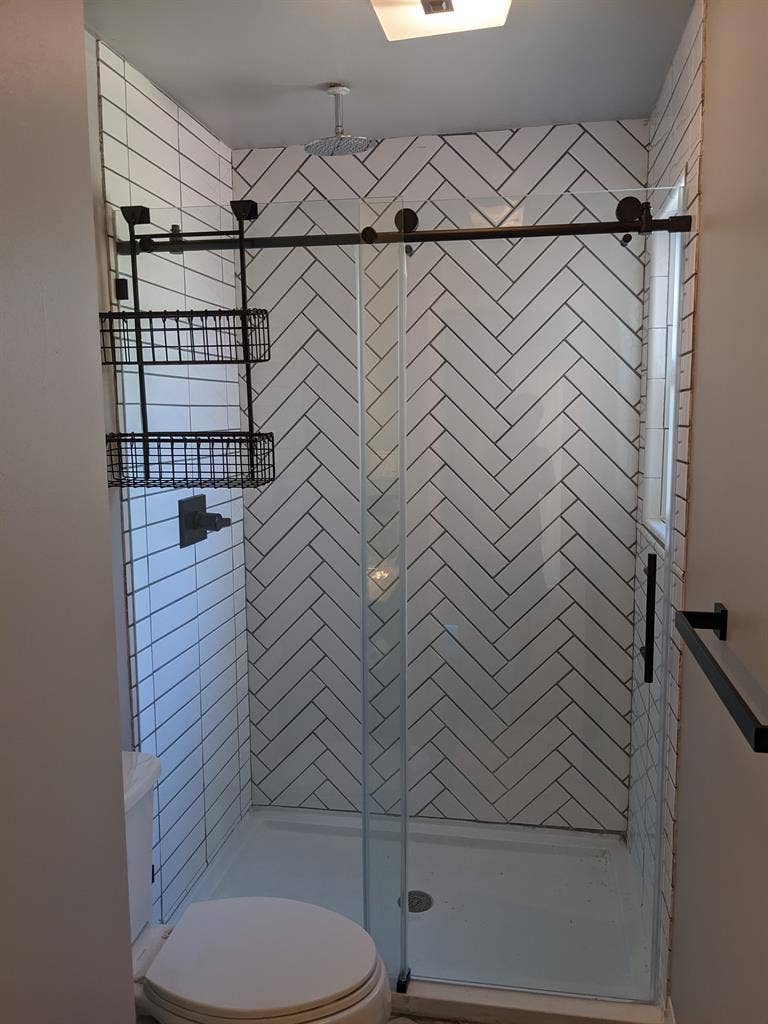 FULLY FURNISHED ROOM IN 5 BED HOUSE