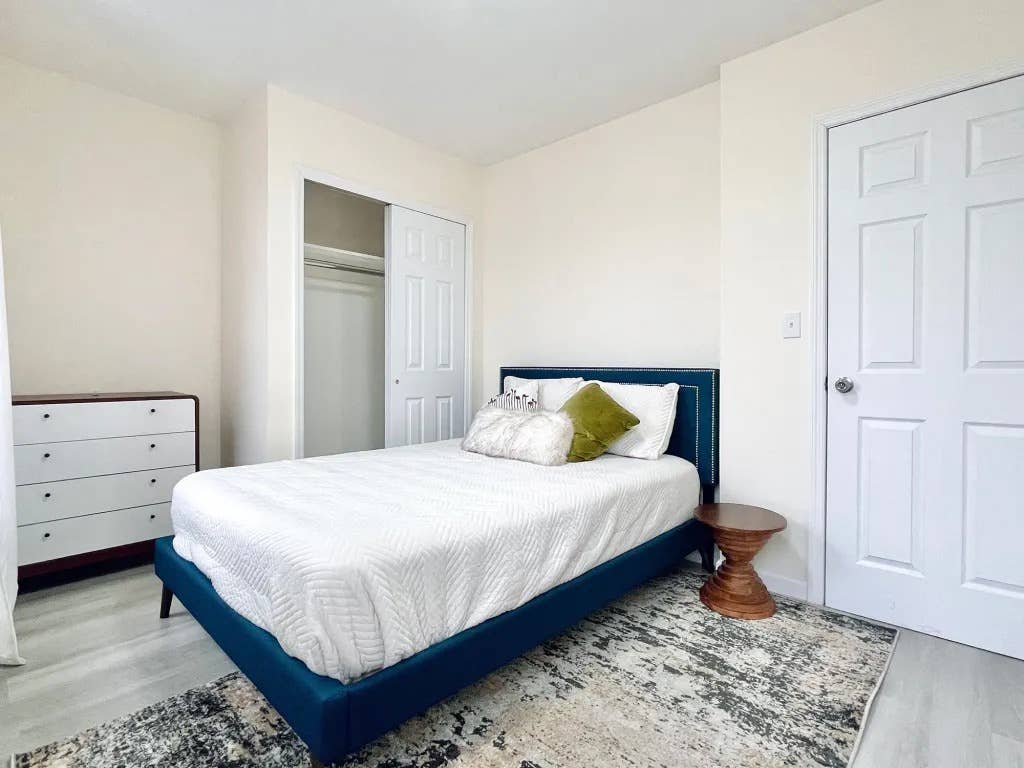 Furnished Room I Ridgewood #