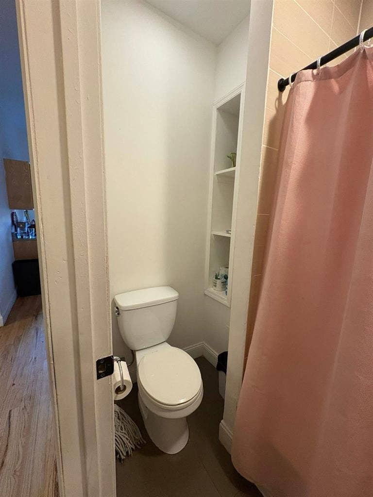 Subleasing spacious & sunny room!