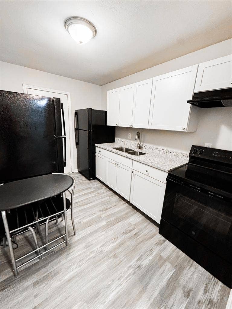 9 BR in Forest Park