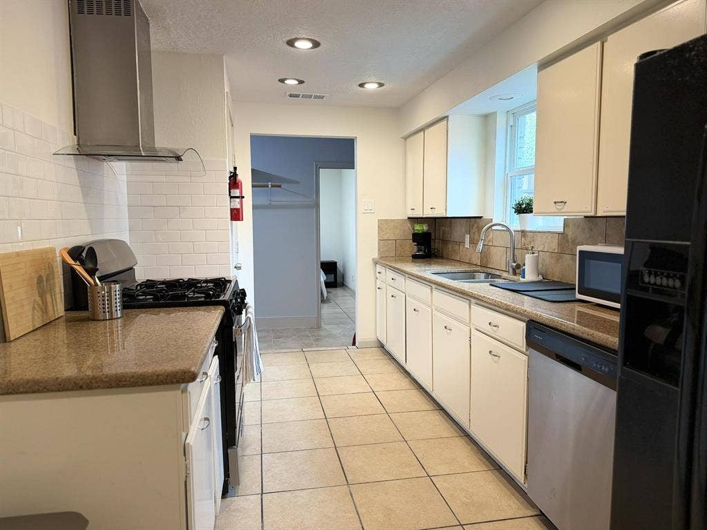 7 BR in Houston