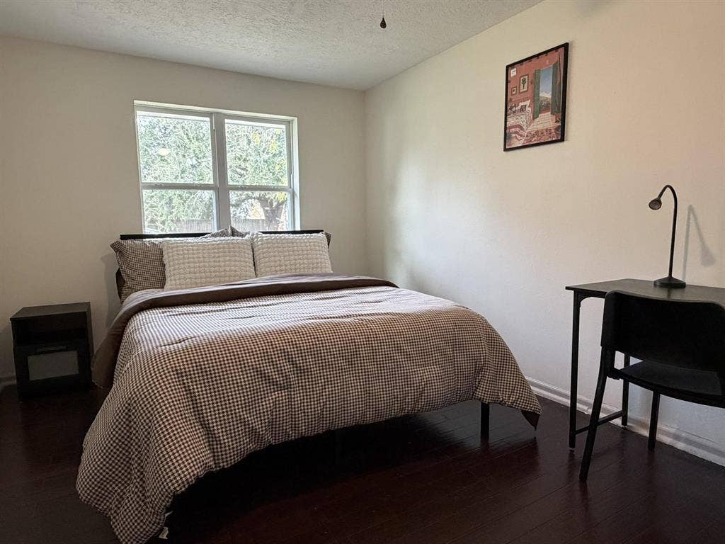 7 BR in Houston