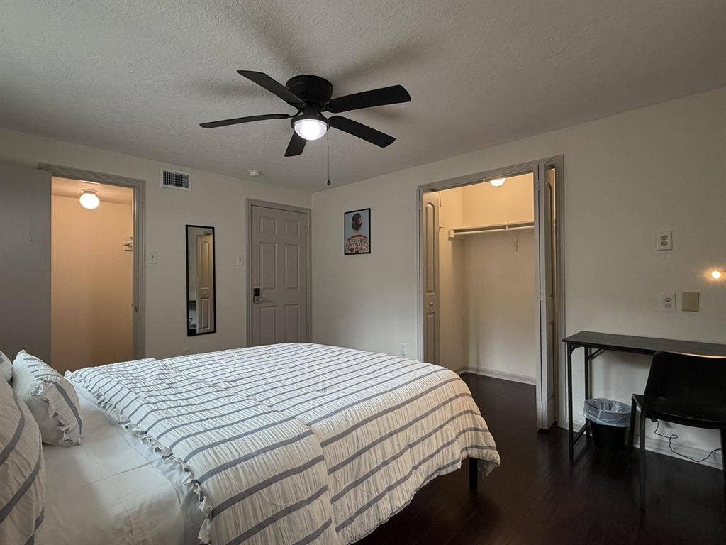 7 BR in Houston