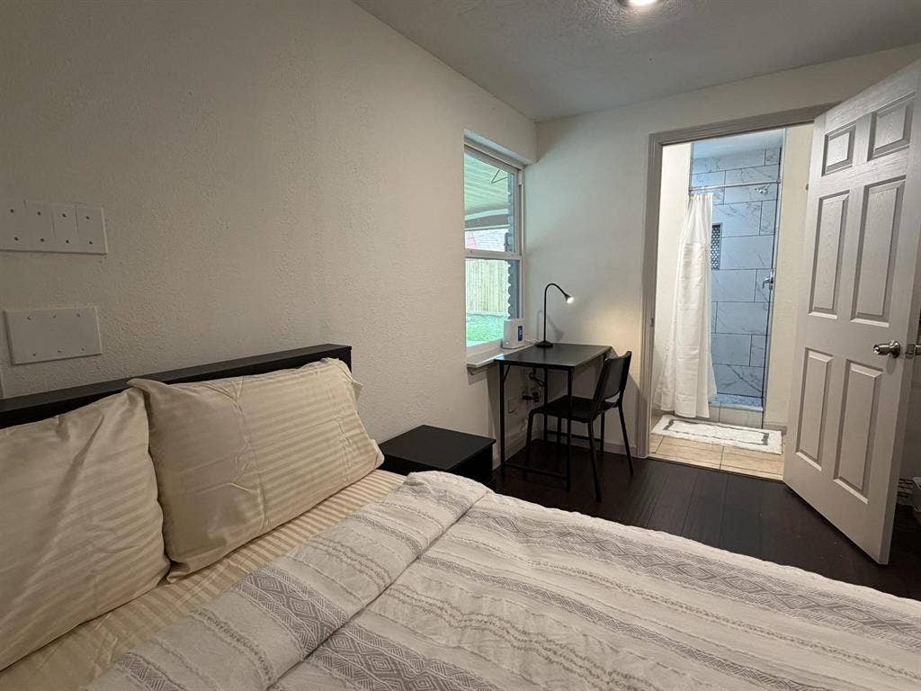 7 BR in Houston