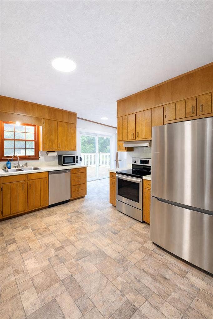 9 BR in Lithia Springs