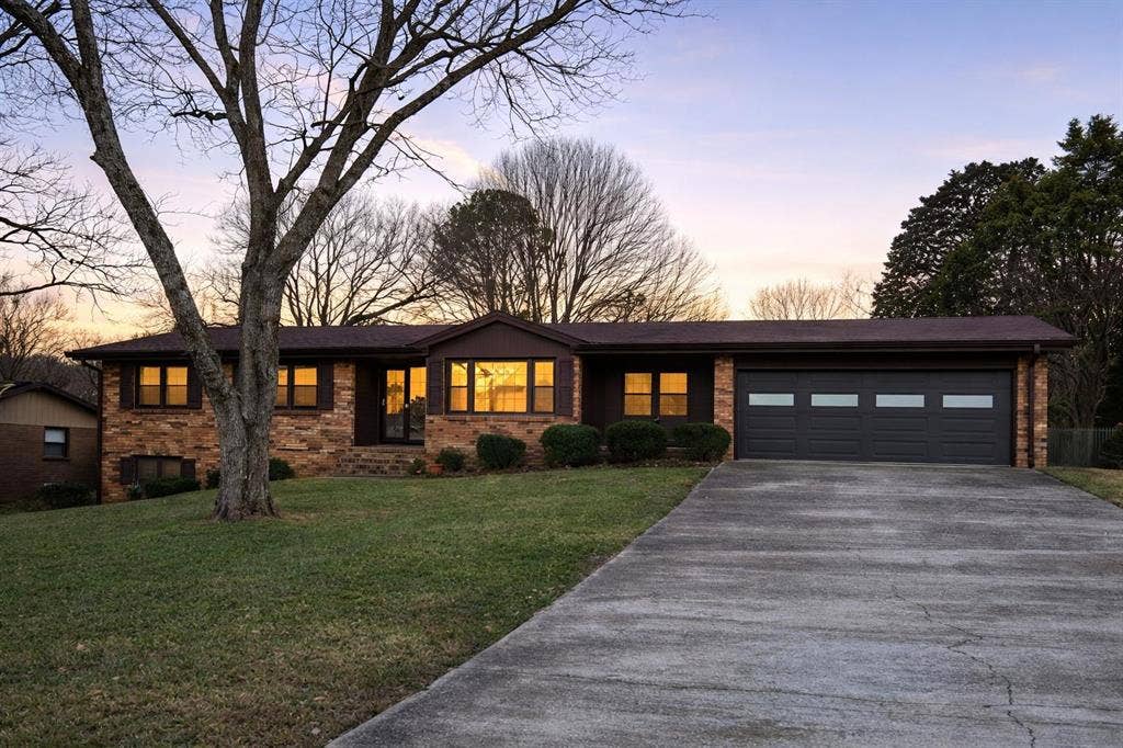 9 BR in Lithia Springs