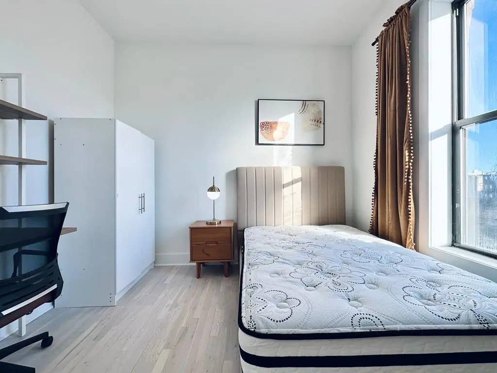 Furnished Room I min to Manhattan