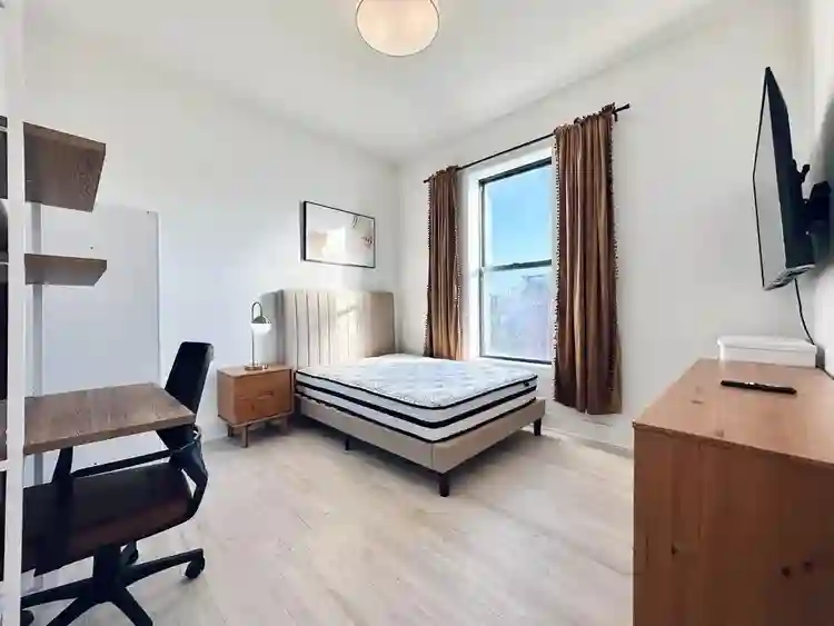 Furnished Room I min to Manhattan
