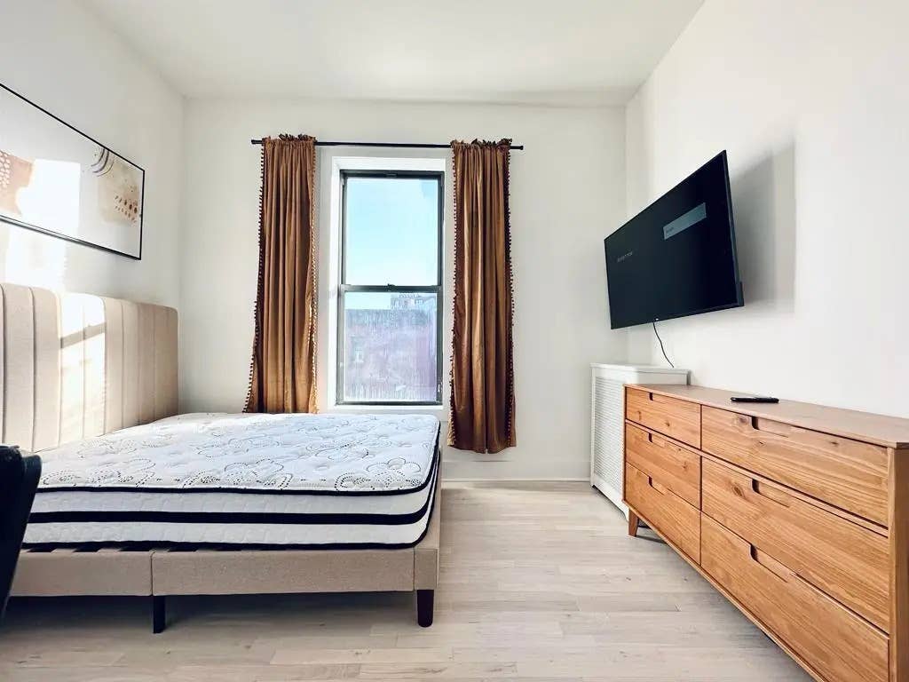 Furnished Room I min to Manhattan