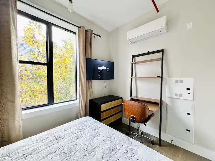Furnished Room I min to Manhattan