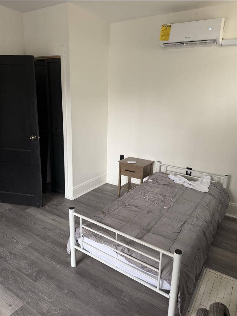 Rooms for rent in OTR!
