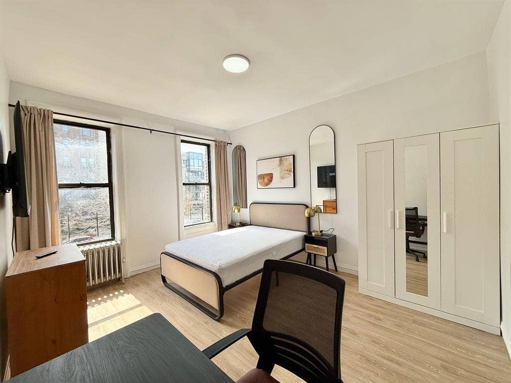 Furnished Room I min to Manhattan