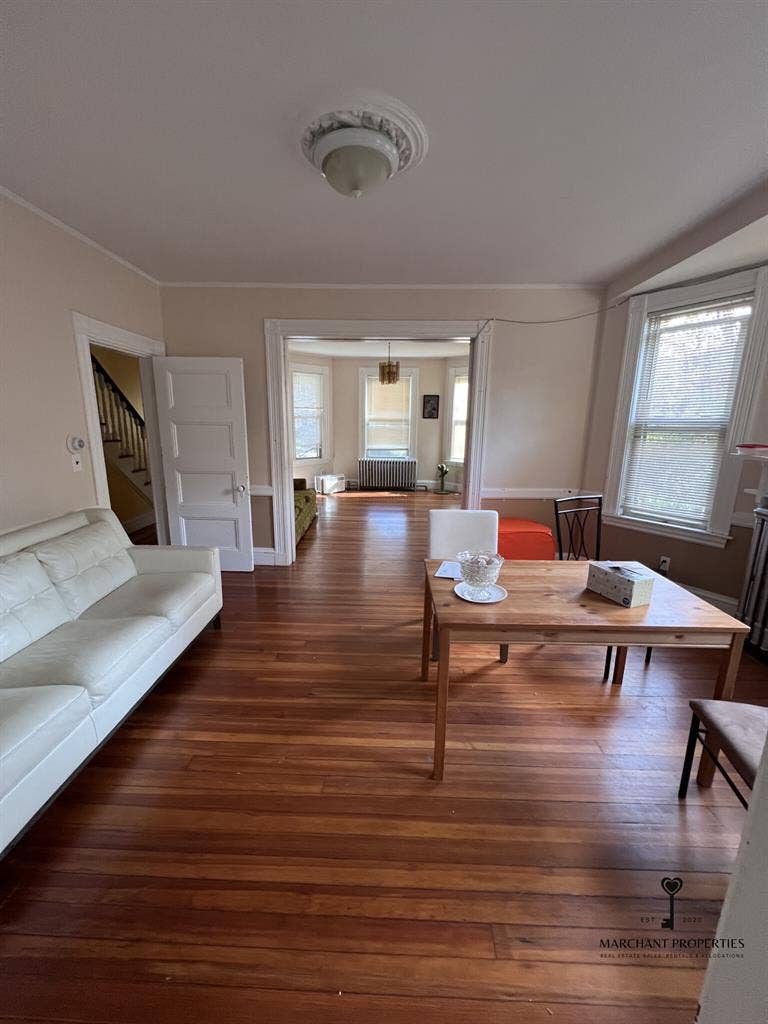 ROOM FOR RENT IN A HUGE BRIGHTON