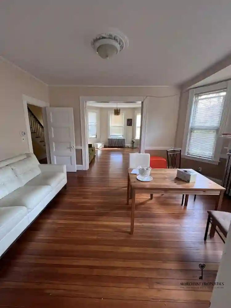 ROOM FOR RENT IN A HUGE BRIGHTON