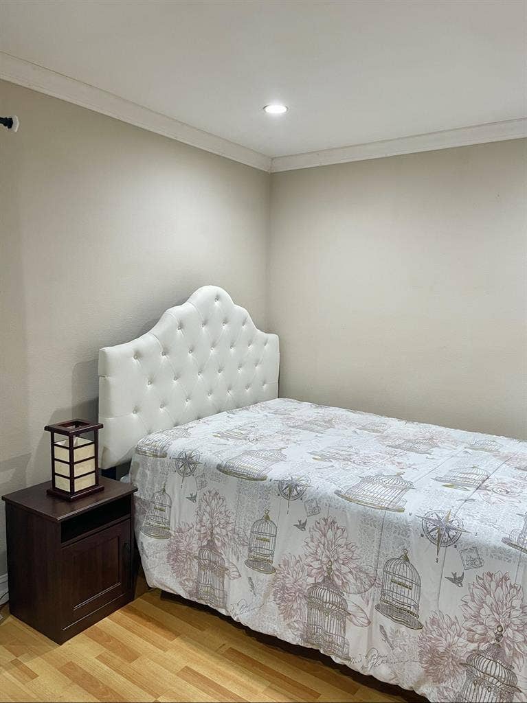 BIG FURNISHED ROOM W/PVT ENTRANCE