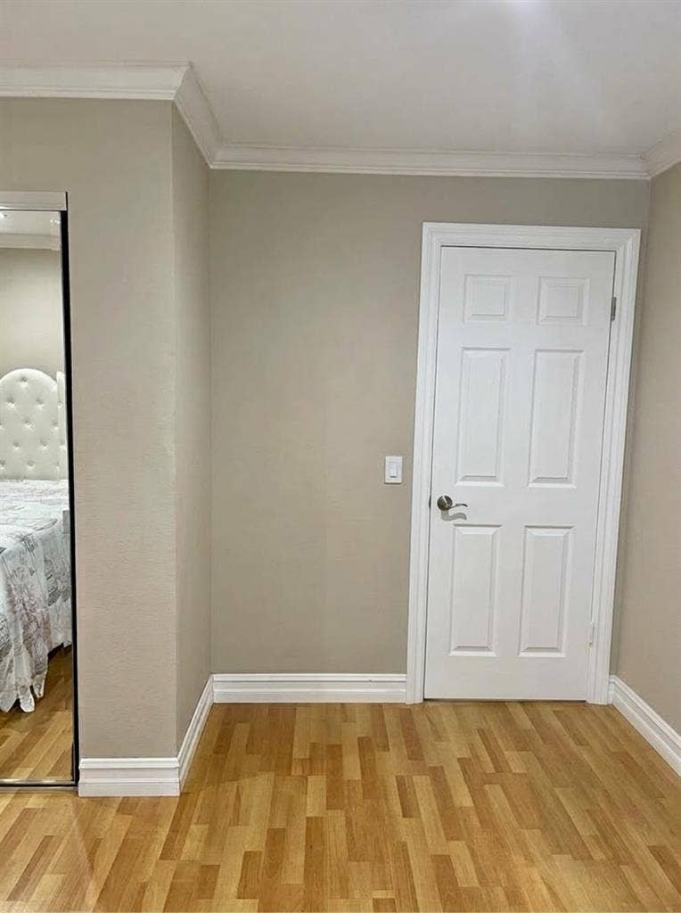 BIG FURNISHED ROOM W/PVT ENTRANCE