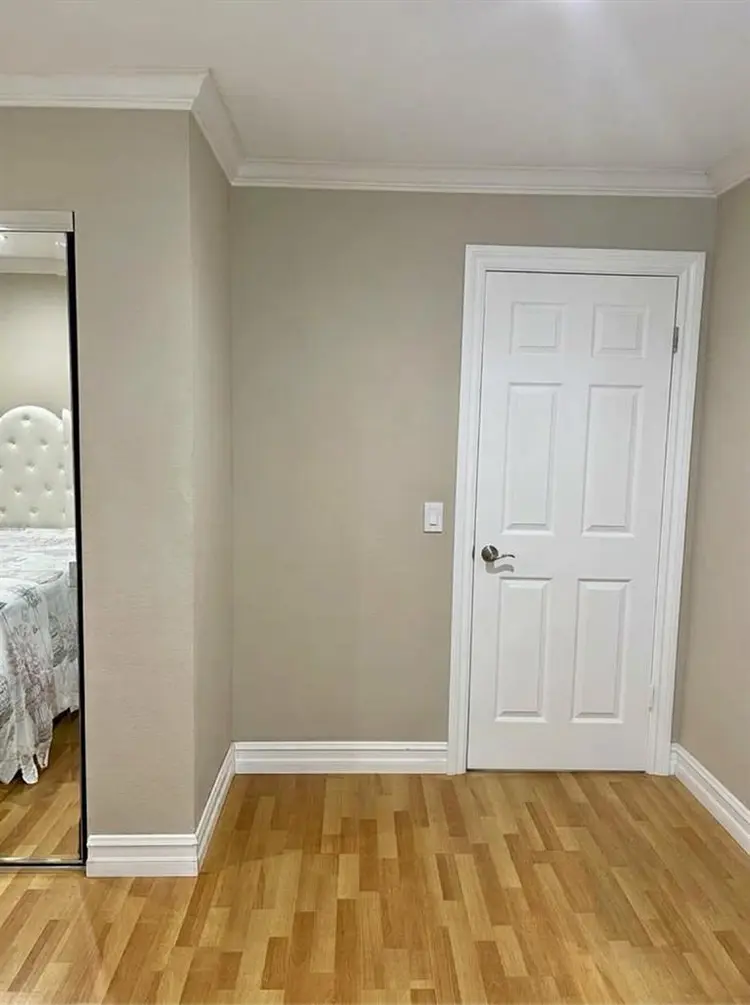 BIG FURNISHED ROOM W/PVT ENTRANCE