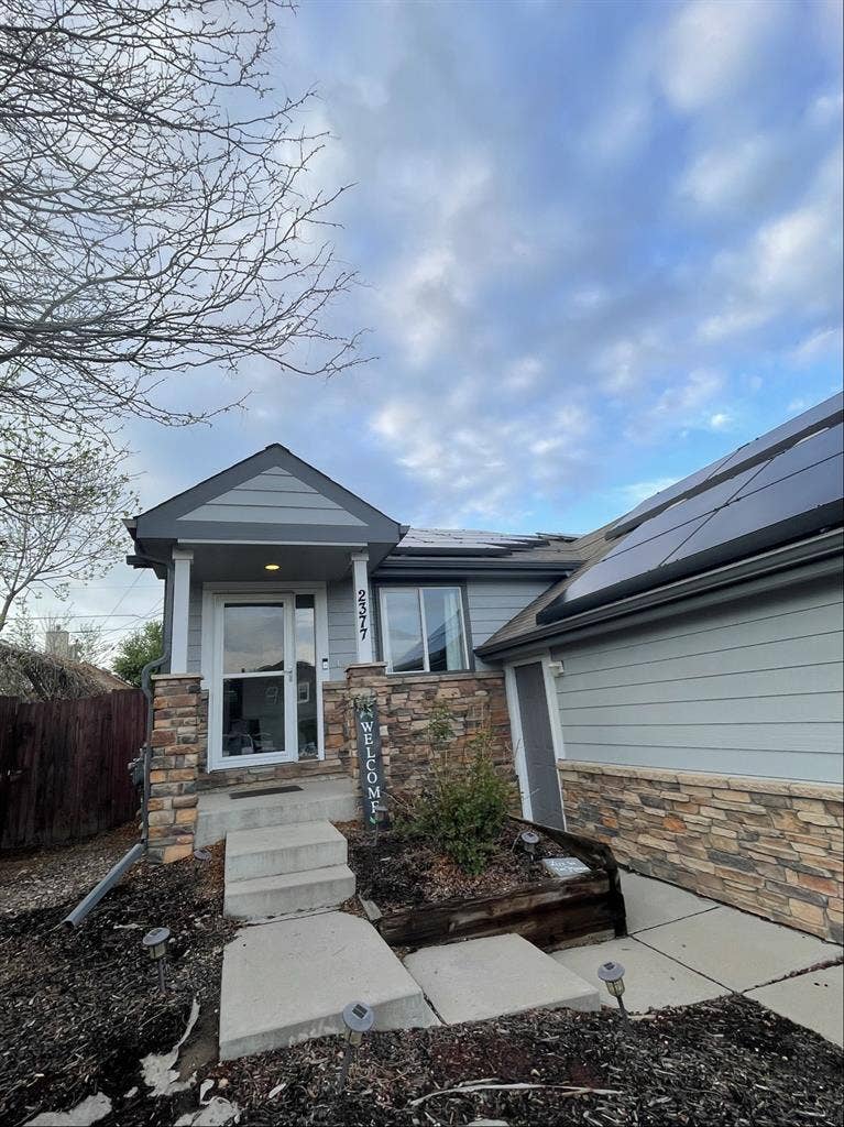 Room available in Englewood!