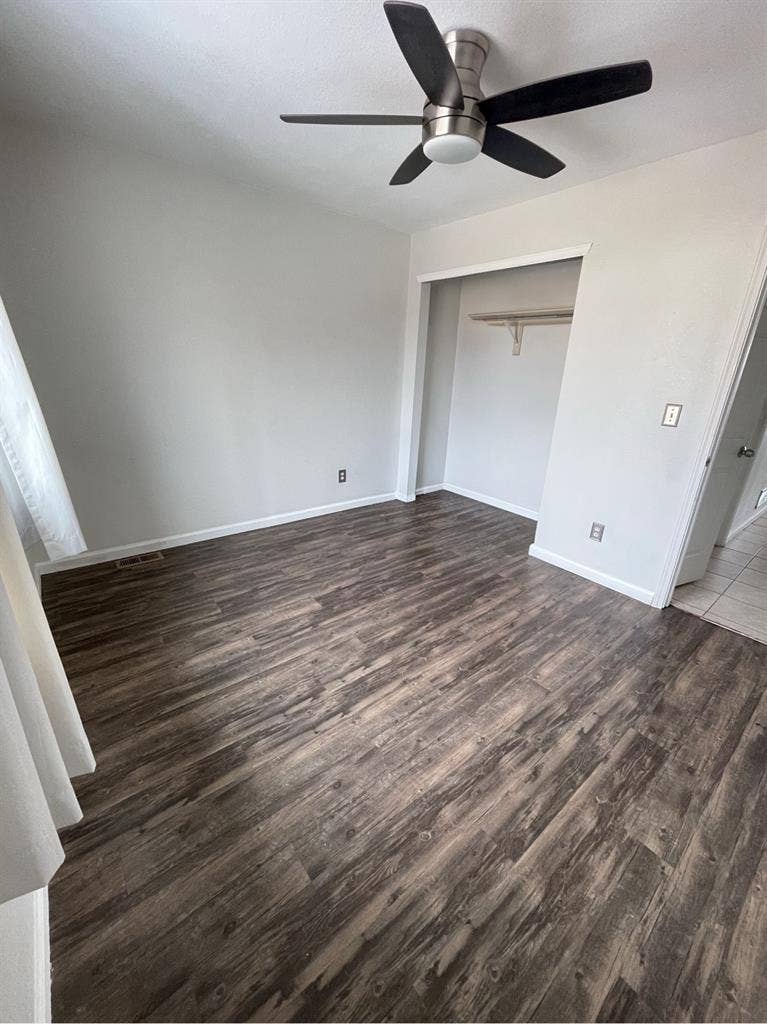Room available in Englewood!