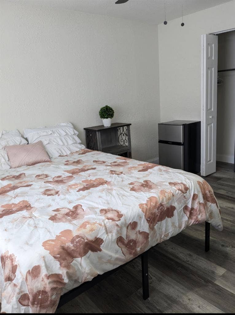 Clean, Furnished Room For Rent!