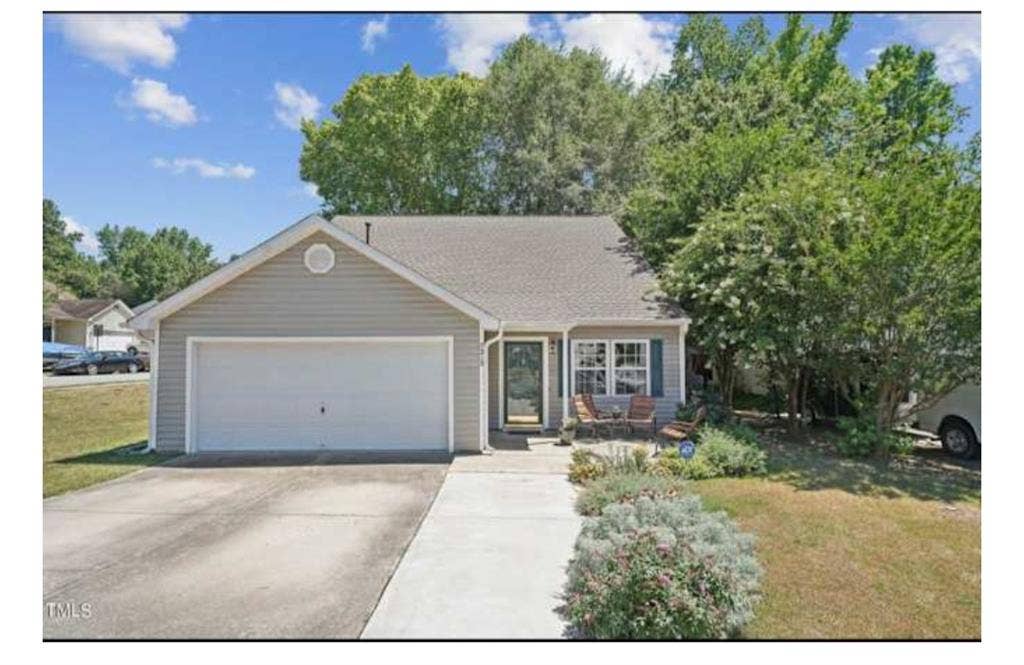 ba available in 4 br house