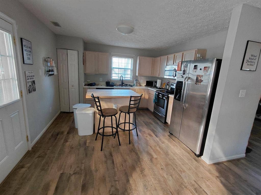 ba available in 4 br house