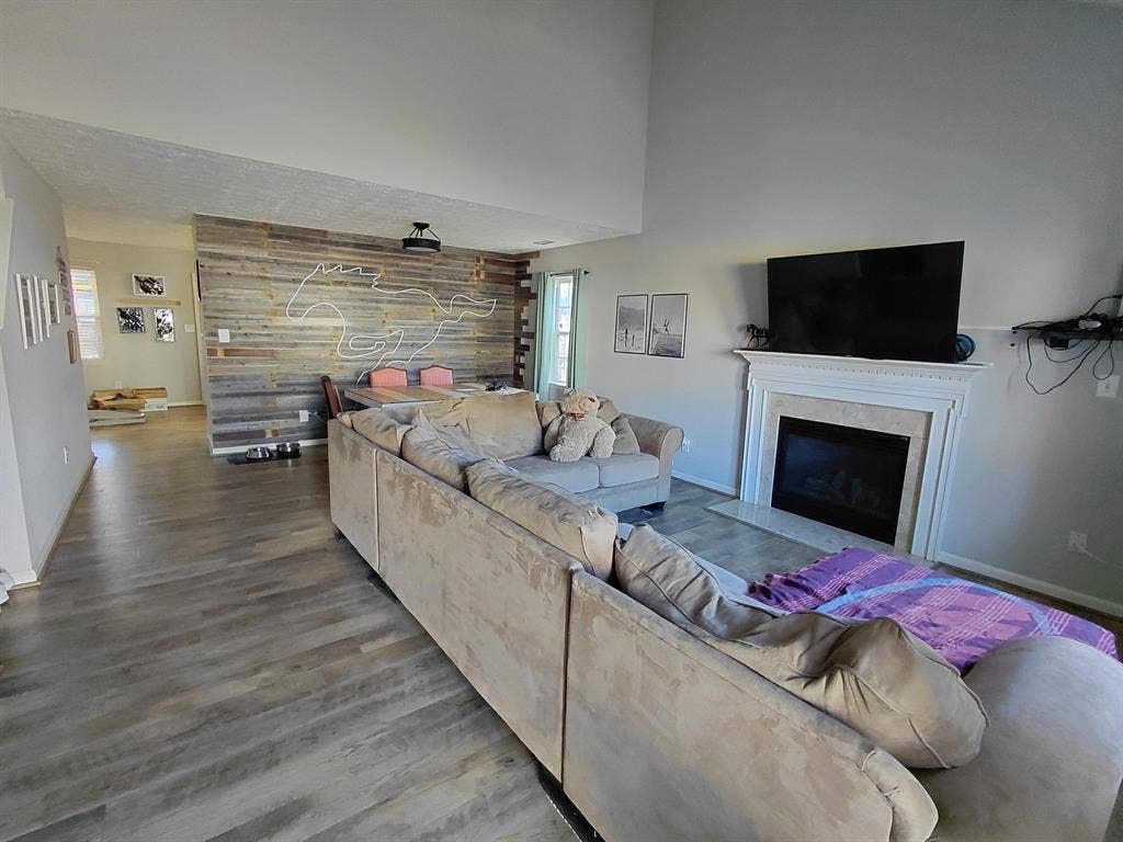 ba available in 4 br house