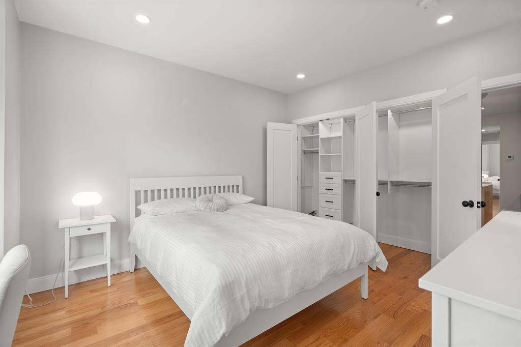 ROOM A AVAILABLE SEPT