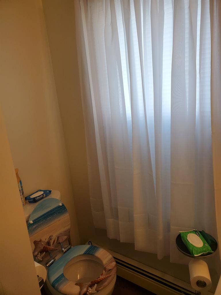 Unfurnished Room South Side