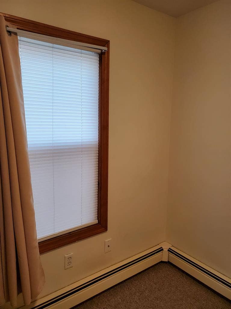 Unfurnished Room South Side