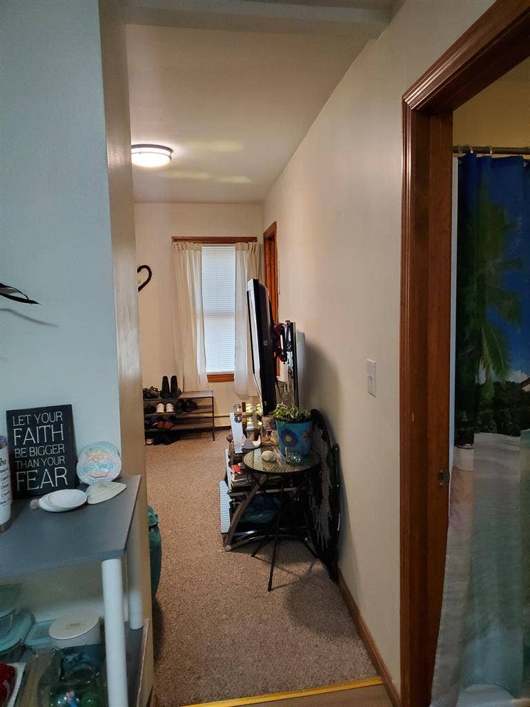 Unfurnished Room South Side